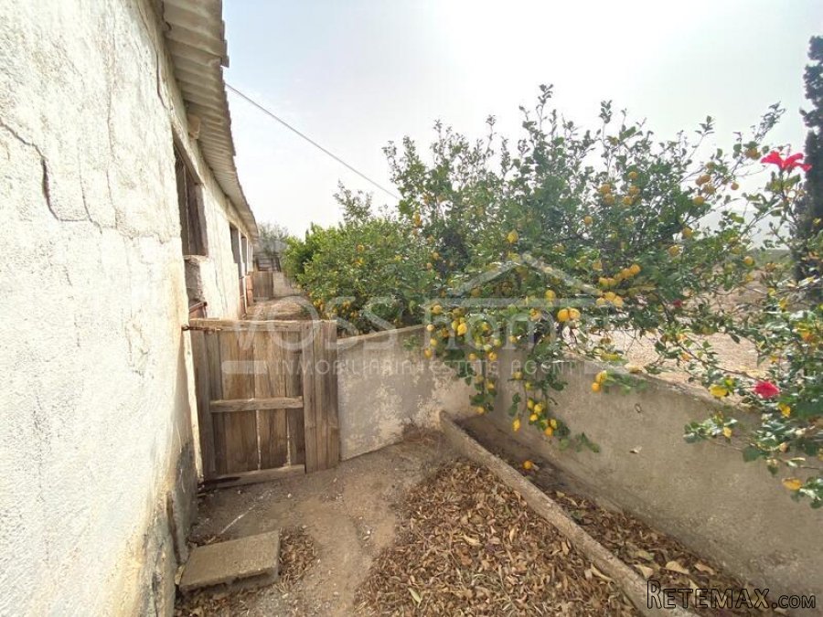 RUSTIC LAND for sale which has a large 400m2 work shop.. - 16