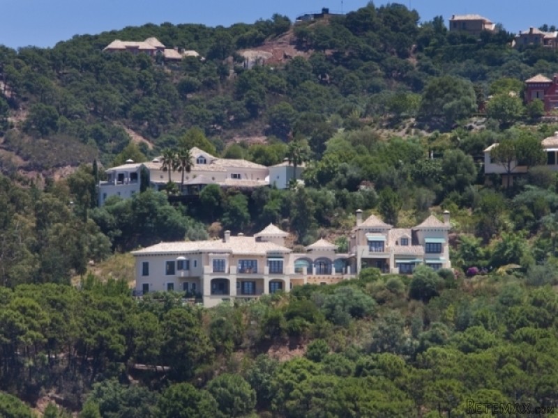 8 Bedroom Villa For Sale In La..