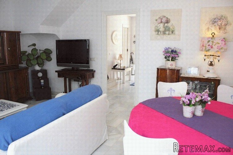 Charming Benahavis Townhouse reduced to sell. Ideally..