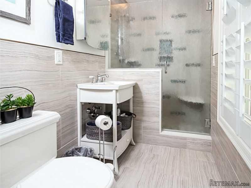 3 bedroom Flat For Sale: Rhode Island.. - 2