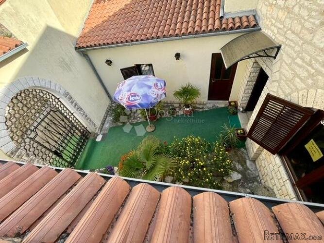 Kuća, s restoranom u prizemlju, u centru Buja - 3