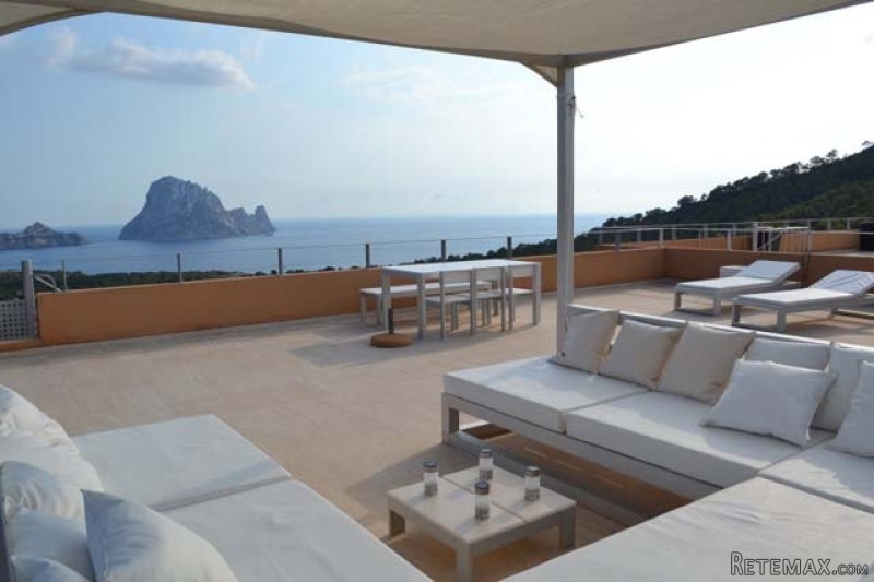 Penthouse in Cala Carbo with..