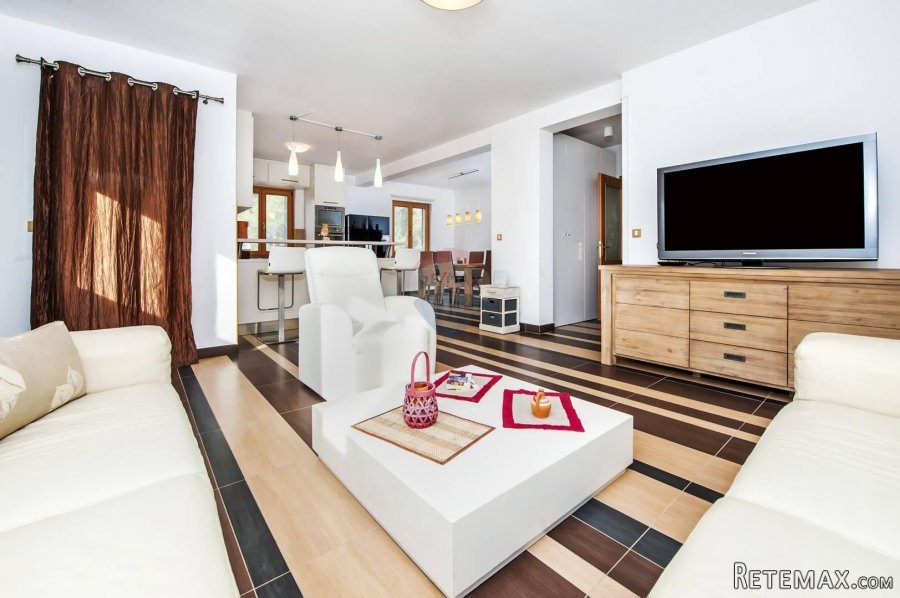 Rovinj,veliki luksuzni stan sa garažom u borovoj šumi 250 m