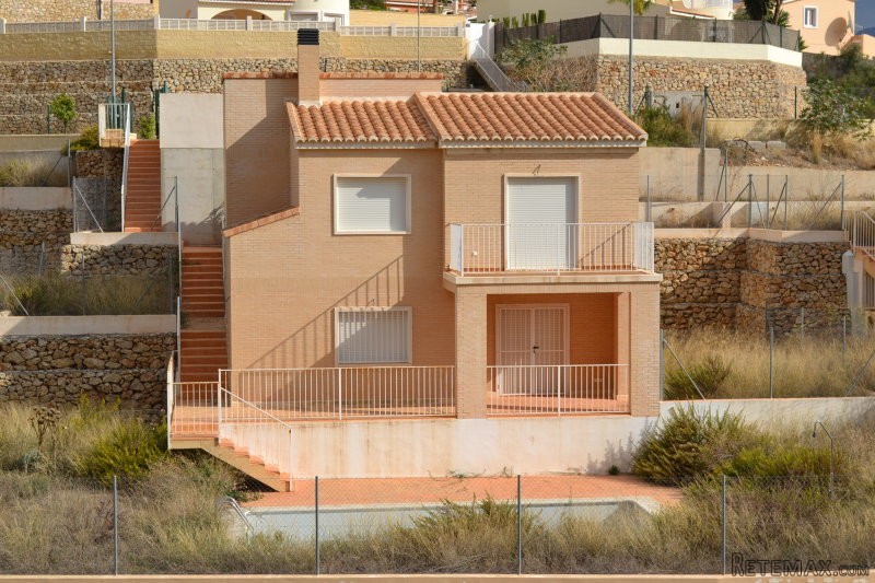 V1509 - Spacious 3 Bedroom, 2 Bathroom..
