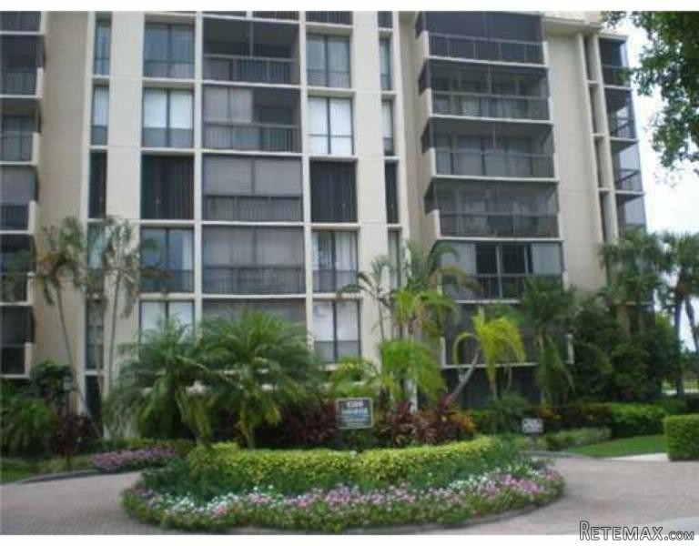 1562 Bridgewood Dr #1562, Boca Raton..