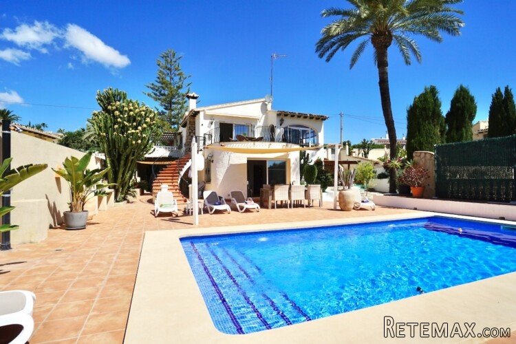 Located in the desirable residential area of La Sabatera..