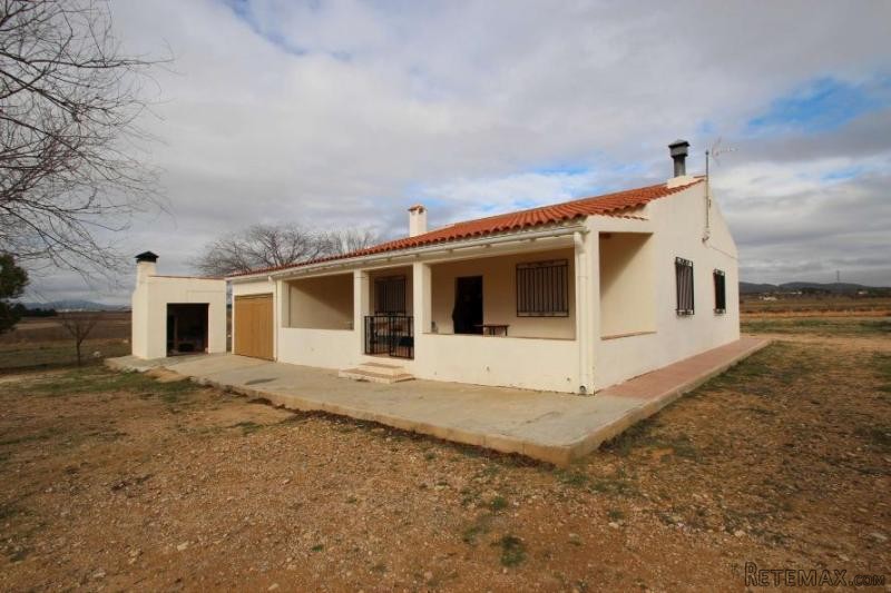5 bedroom country house in Yecla Murcia..