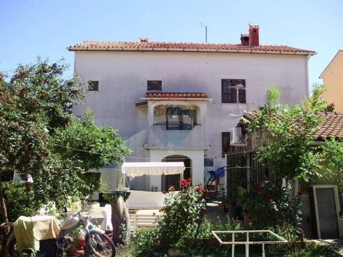 ISTRA,MEDULIN - KUĆA S VRTOM I LJETNIM PAVILJONOM