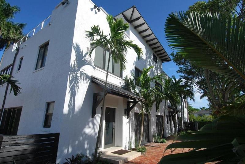 1121 Bel Air Dr #4, Highland Beach, FL..