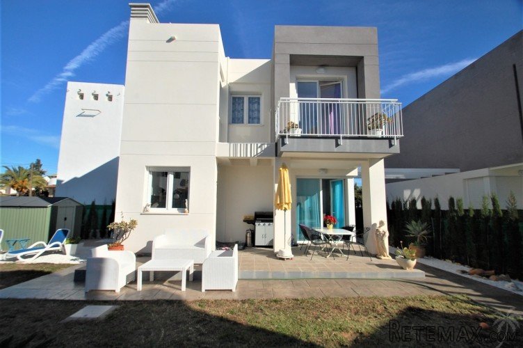 Modern detached villa built in 2018 only 800 m from the..