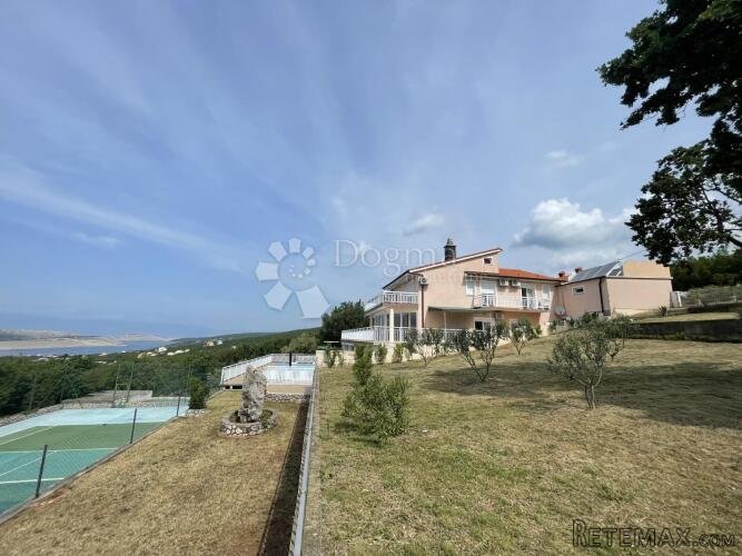 JADRANOVO VILA SA BAZENOM I TENISKIM TERENOM