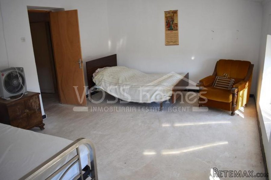 REDUCED - A traditional Country / Village house for sale.. - 10
