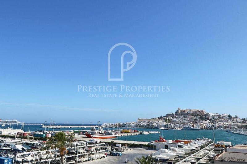 Beautiful penthouse on the seafront of..