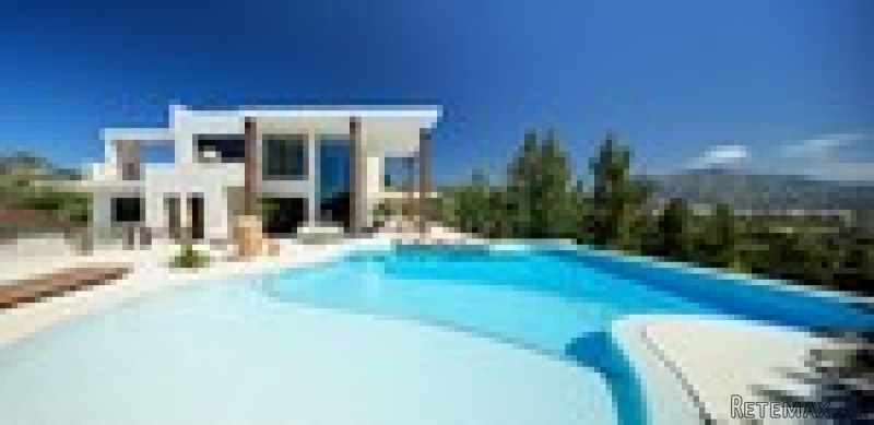 6 Bedrooms - Villa - Malaga - For Sale