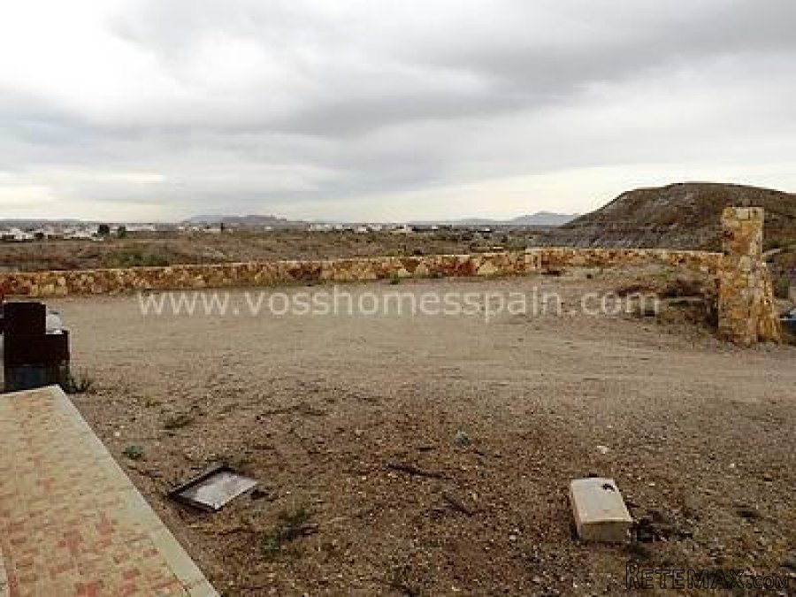 A modern, large and spacious, 3 bedroom, 1 bathroom, single.. - 2