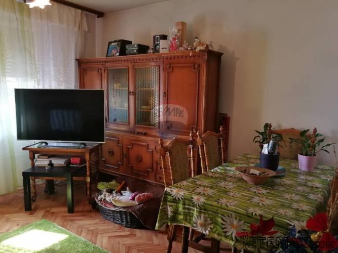 Buje, dvosobni stan 60 m2 s garažom