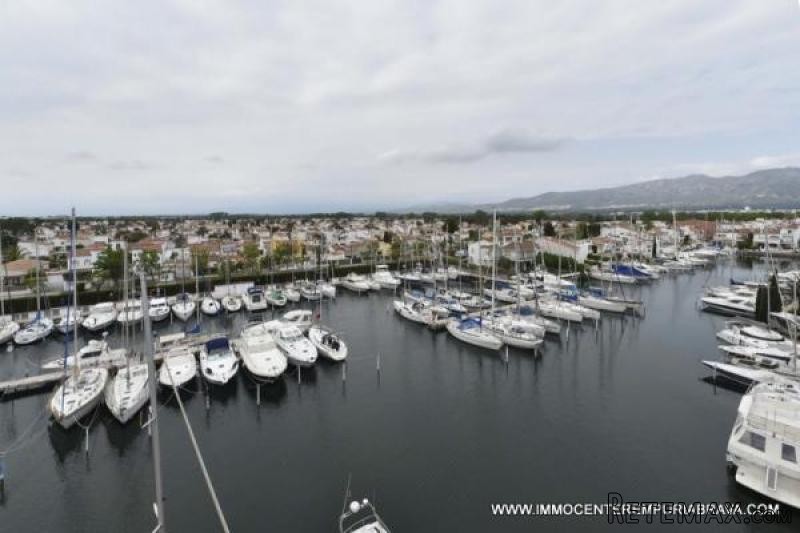 EMPURIABRAVA: Magnificent studio with..
