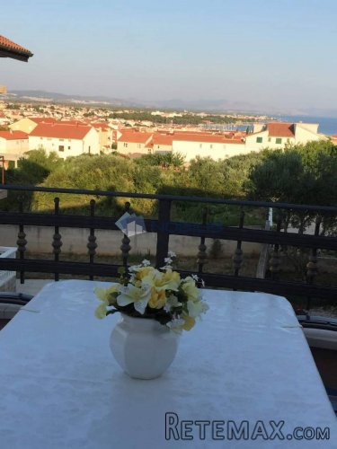 Šibenik, Vodice, 3 apartmana+suteren, vrt, parking mjesta - 2