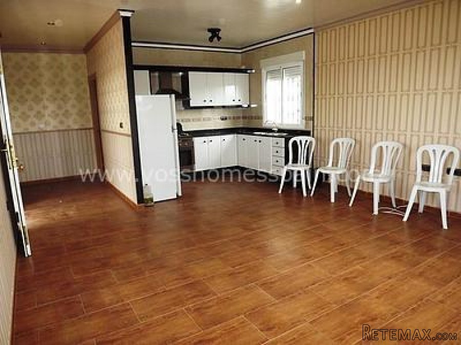 A modern, large and spacious, 3 bedroom, 1 bathroom, single.. - 3