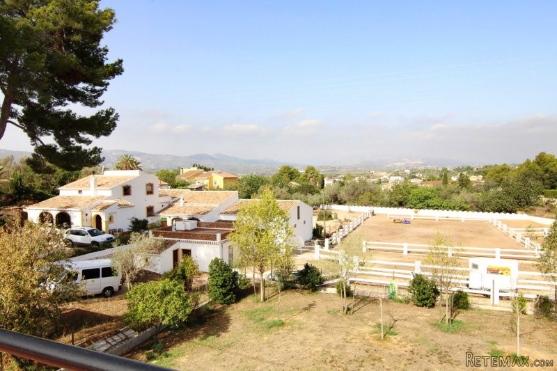 Spacious villa on big plot with.. - 2
