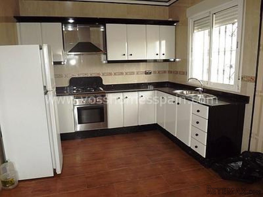 A modern, large and spacious, 3 bedroom, 1 bathroom, single.. - 4