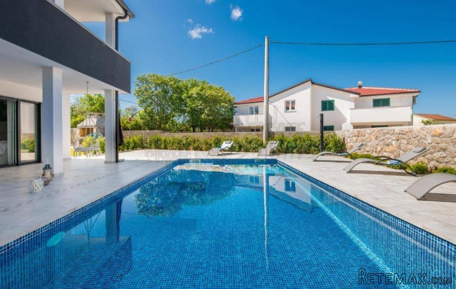 Prekrasan apartman s bazenom i okućnicom! Malinska-okolica! - 4