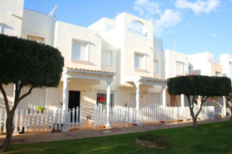 Town House / Village House in Vera
