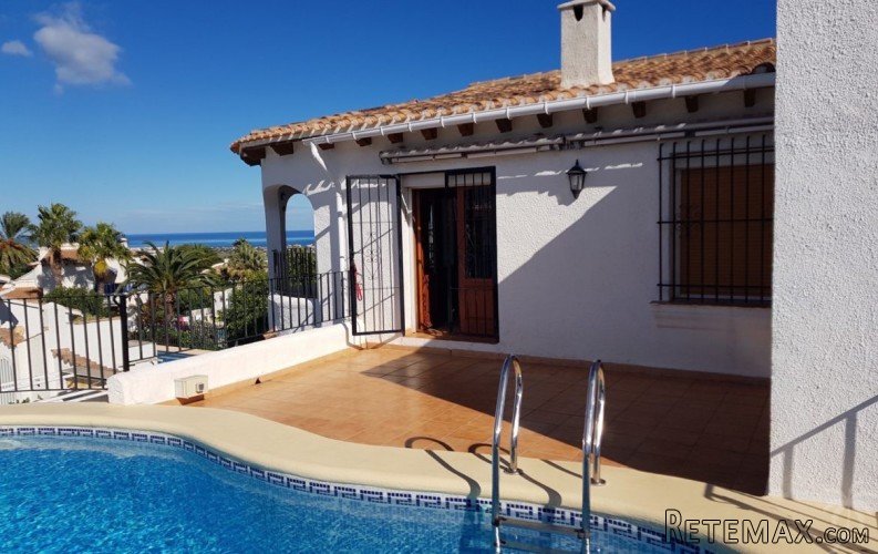 Charming villa with private pool, guest apartment and..