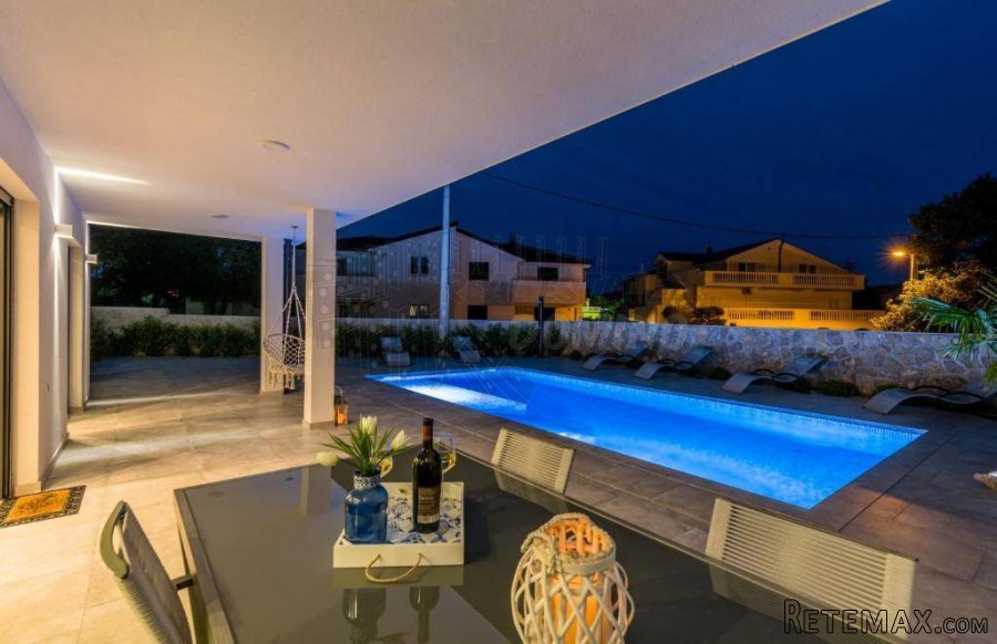 Prekrasan apartman s bazenom i okućnicom! Malinska-okolica! - 6