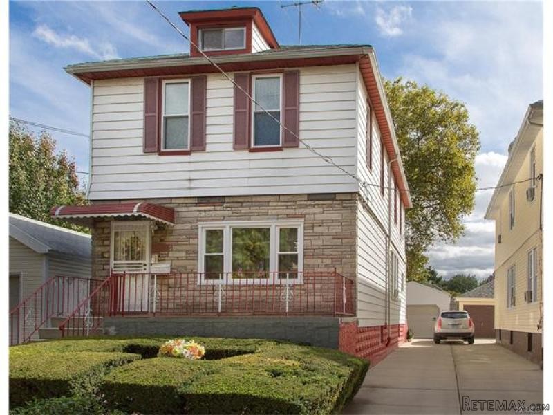 5 bedroom Flat For Sale: 1082 Pierce..