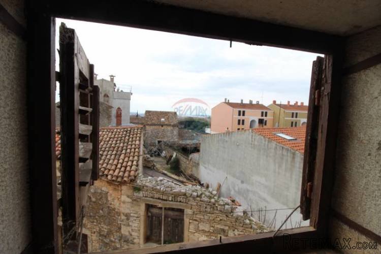Kuća u ruševnom stanju u Vodnjanskoj starogradskoj jezgri... - 5