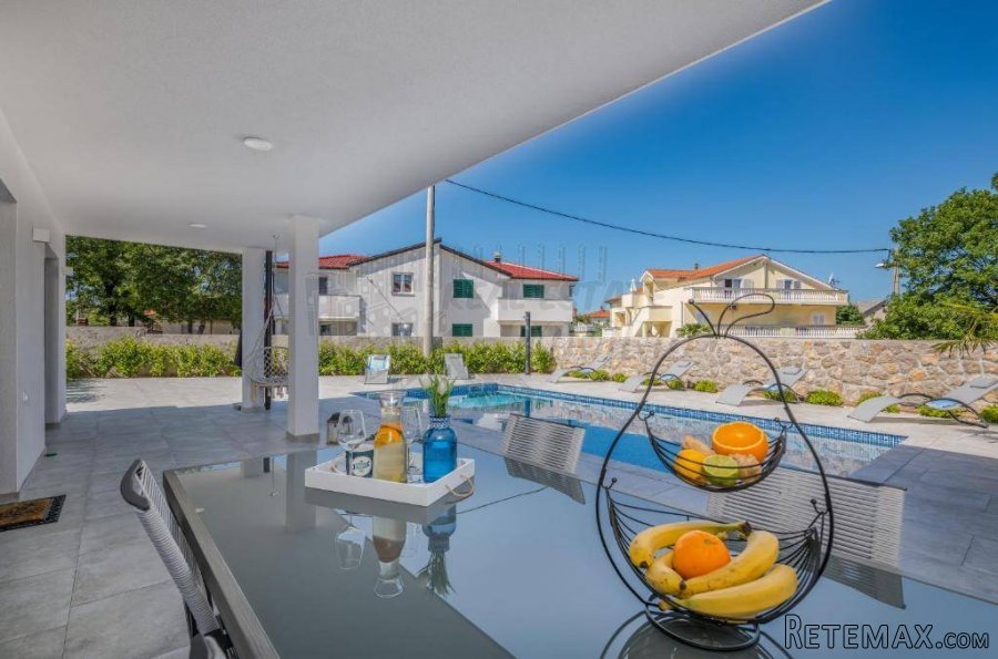 Prekrasan apartman s bazenom i okućnicom! Malinska-okolica! - 8