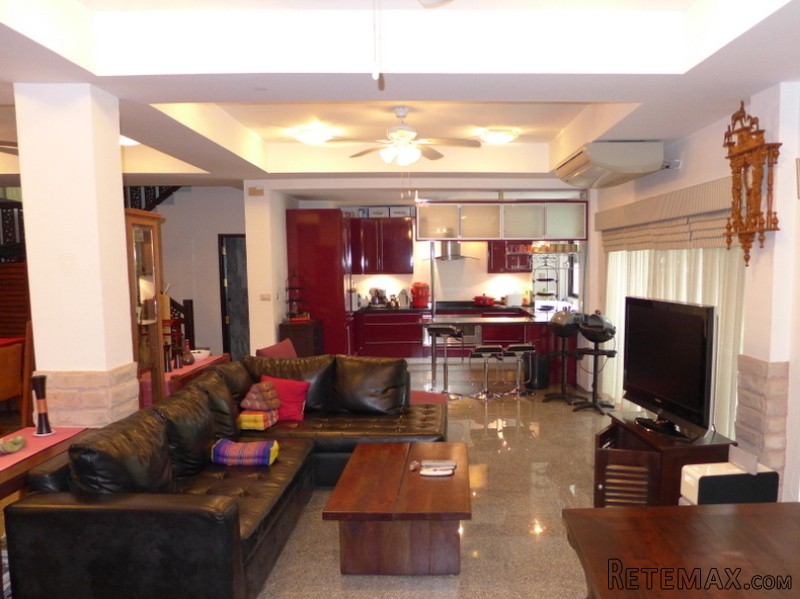 4 bedroom estate in secure beachfront.. - 2