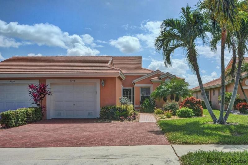 5718 Royal Lake Cir, Boynton Beach, FL..