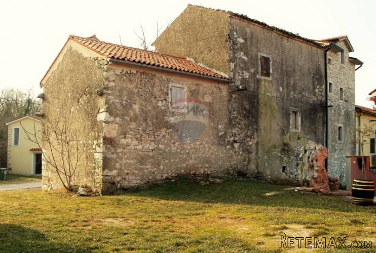 KAMENA KUĆA ZA ADAPTACIJU SA IMANJEM I ŠUMOM - 2