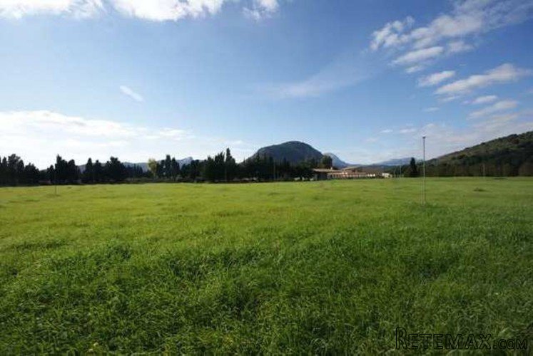 Property on a rustic plot in the countryside and just 3 km.. - 2