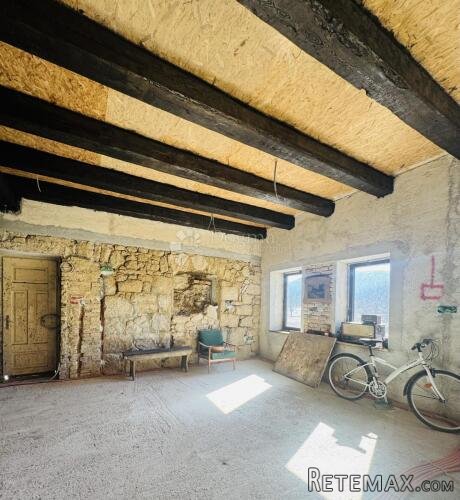 Kamena kuća s projektom i novim krovom-168m2+2300m2 poljop.