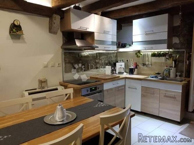 KASTAV -renovirana KUĆA sa 2 stana - 3
