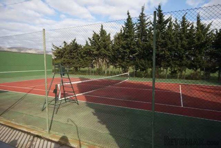 Property on a rustic plot in the countryside and just 3 km.. - 4