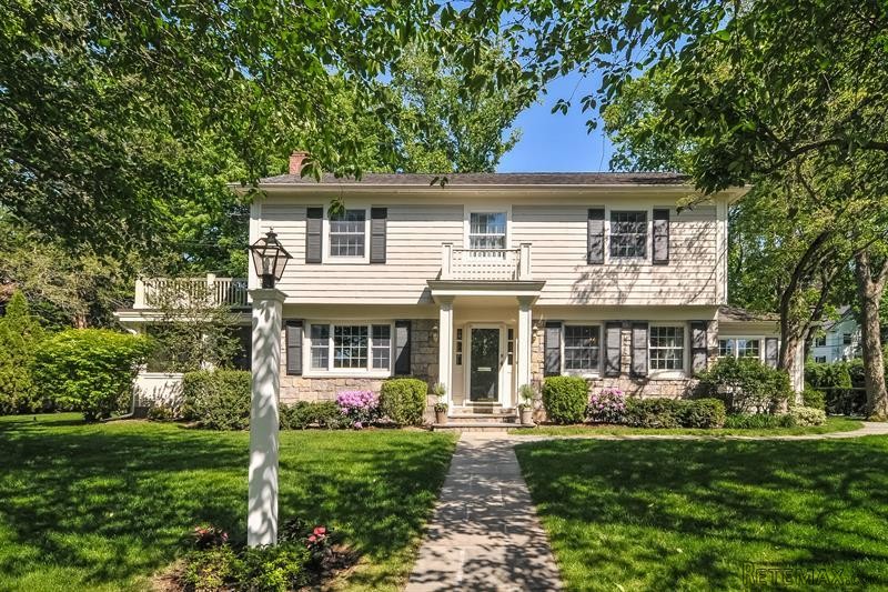 5 bedroom House For Sale: 39 Stonehouse..