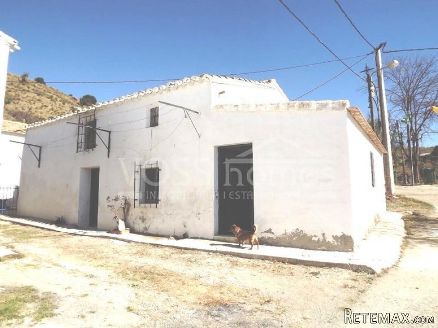 A lovely, traditionally, Spanish part reformed village.. - 2