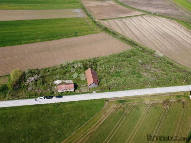 Kuća na parceli 7.480 m2 – idejni turistički projekt na 3.50 - 2