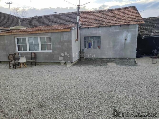 Kuća s okućnicom i velikim zemljištem u Koški - 2
