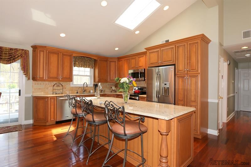 3 bedroom House For Sale: 14 Walker.. - 2