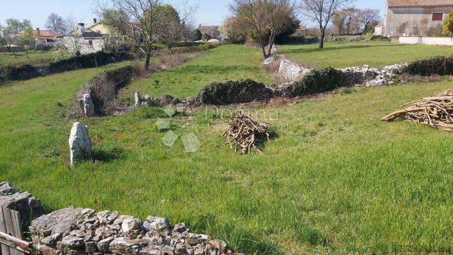 Građevinsko zemljište na izvrsnoj lokaciji - 3