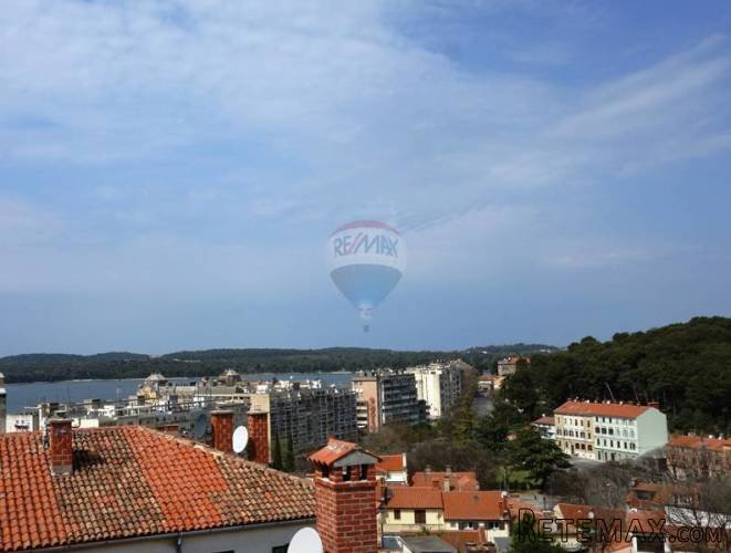 Pula, kuća s 12 garsonijera, POSLOVNA PRILIKA!