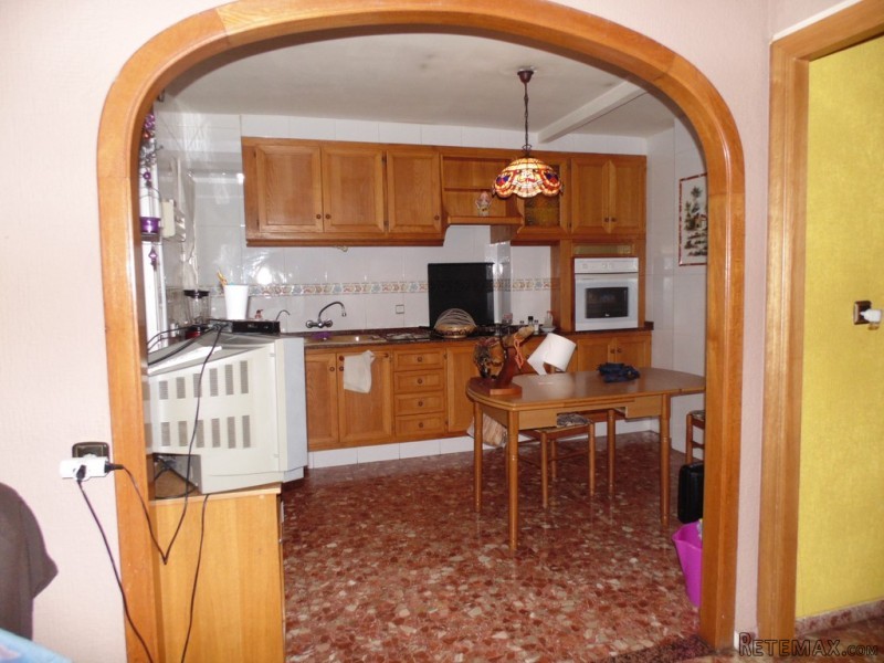 3 bedroom, 2 bathroom Apartment, (build..