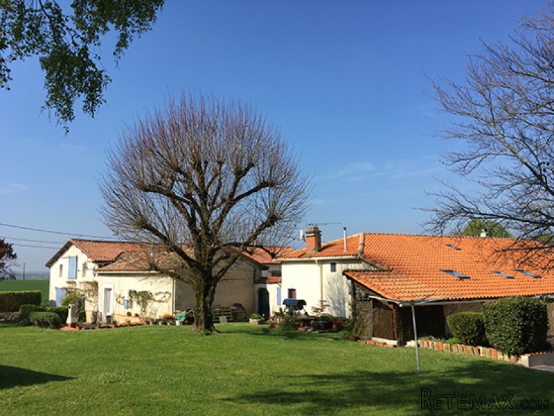 Well Renovated Gite Complex With Large..