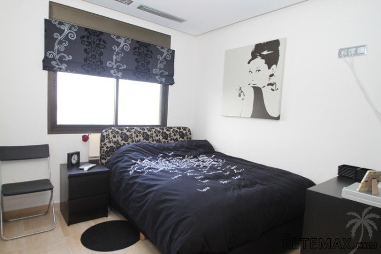 Very luxurious three room apartment within walking distance.. - 8