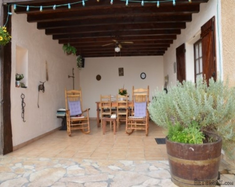 Spacious farmhouse with apartment.. - 2